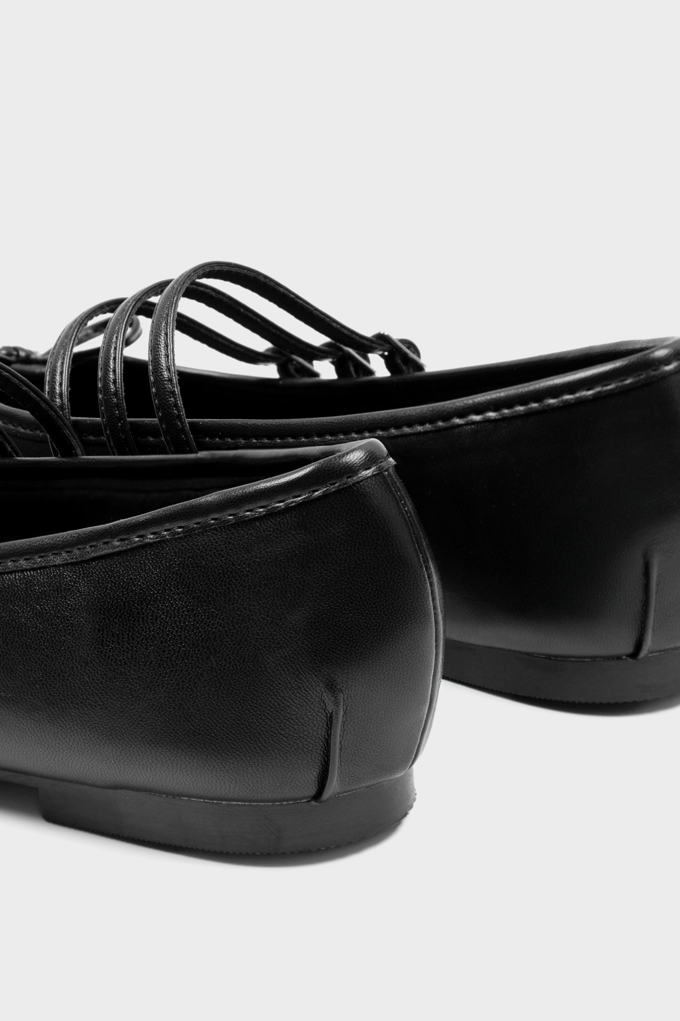 Cleide Ballet Flats in Black