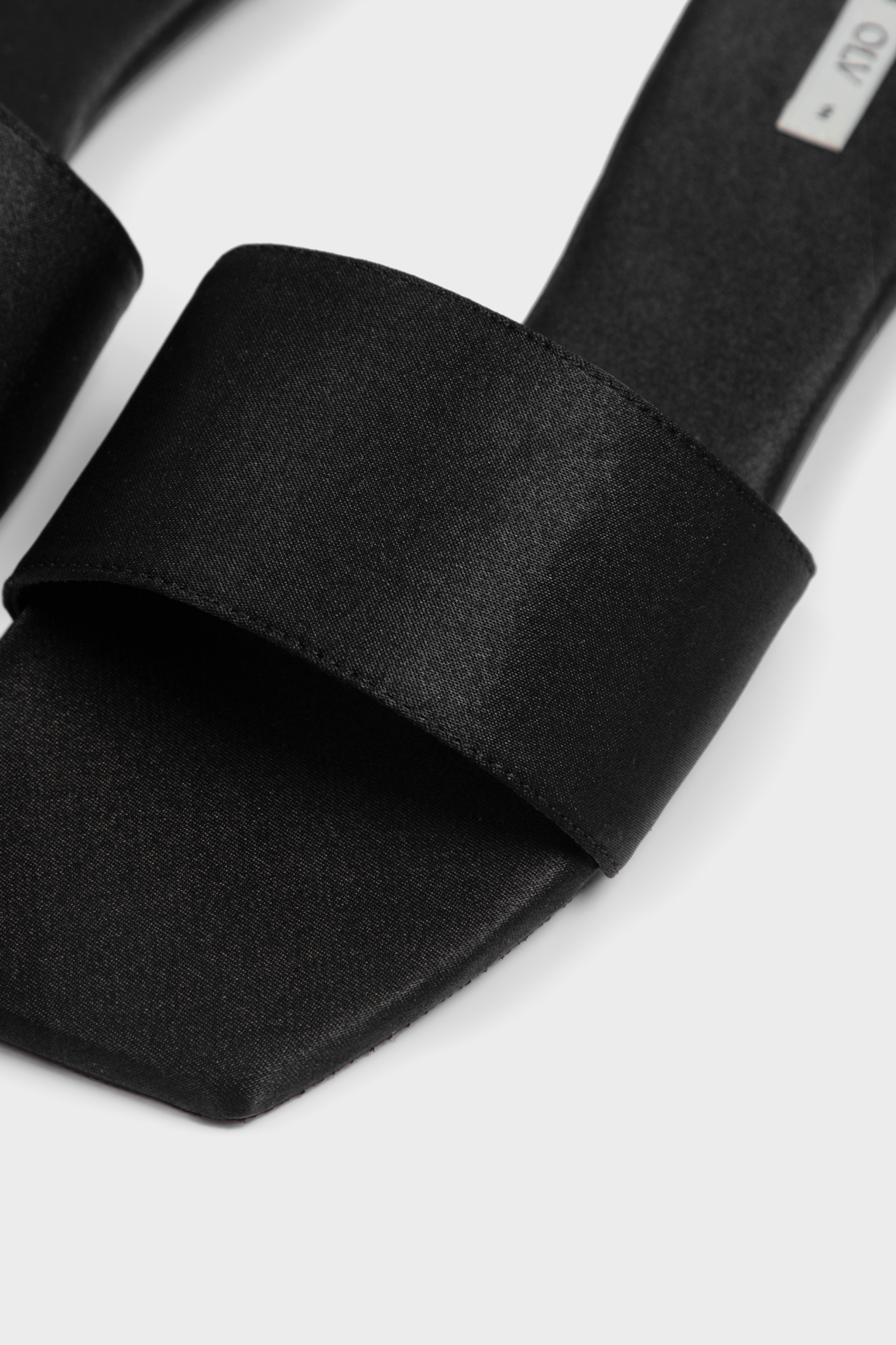 Veselina Slippers in Black