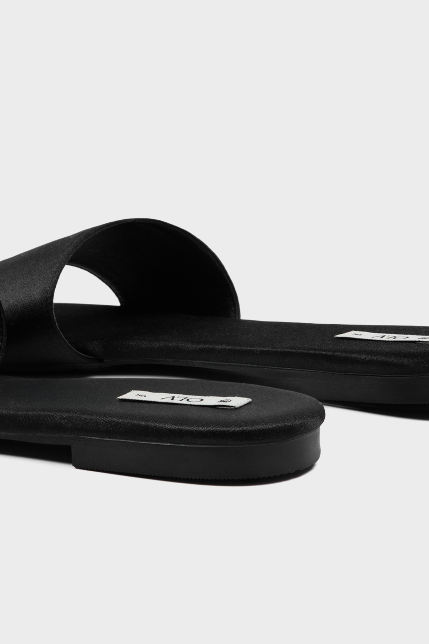 Veselina Slippers in Black