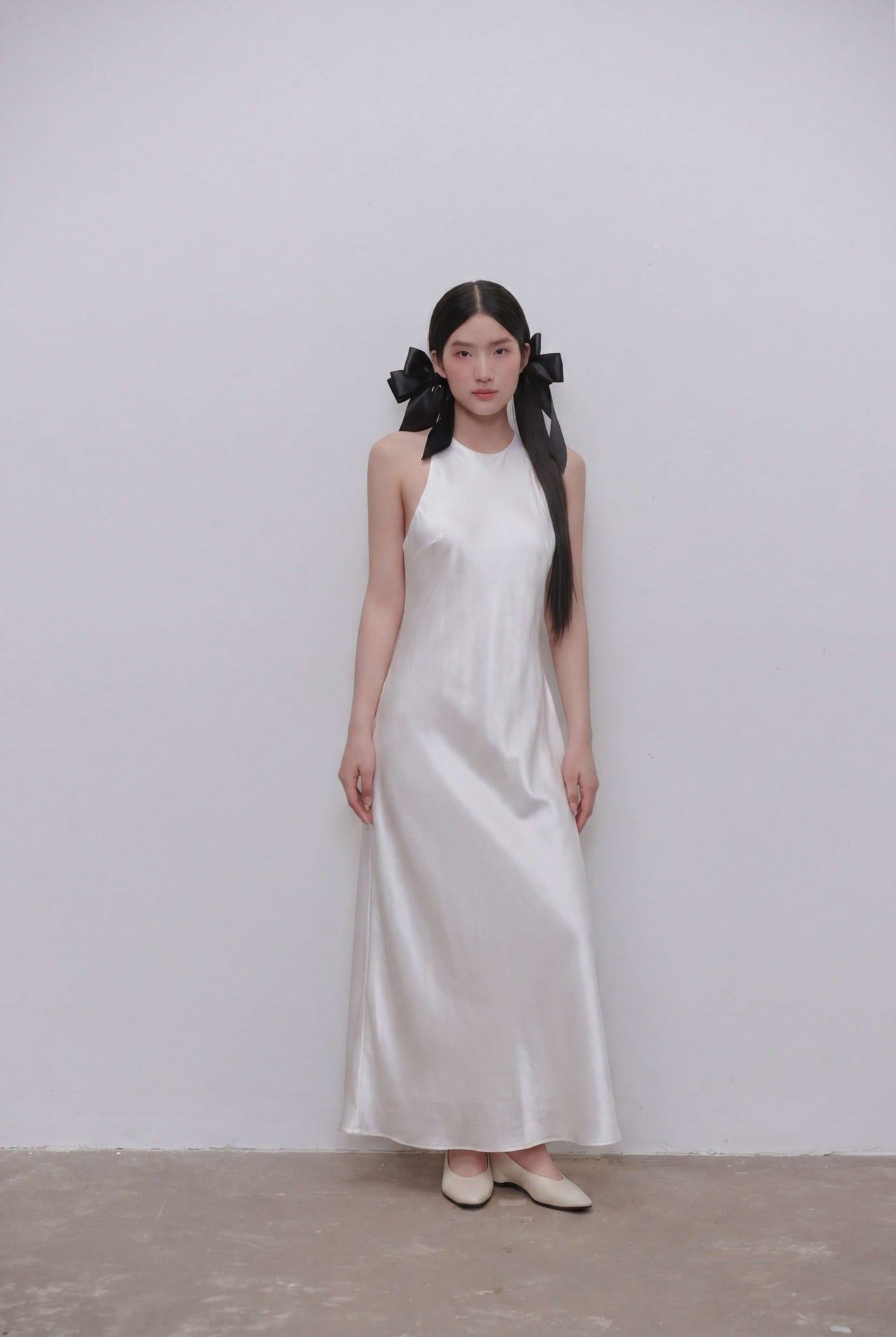 Đầm lụa cổ yếm Silky Halter Dress	nhiều màu
