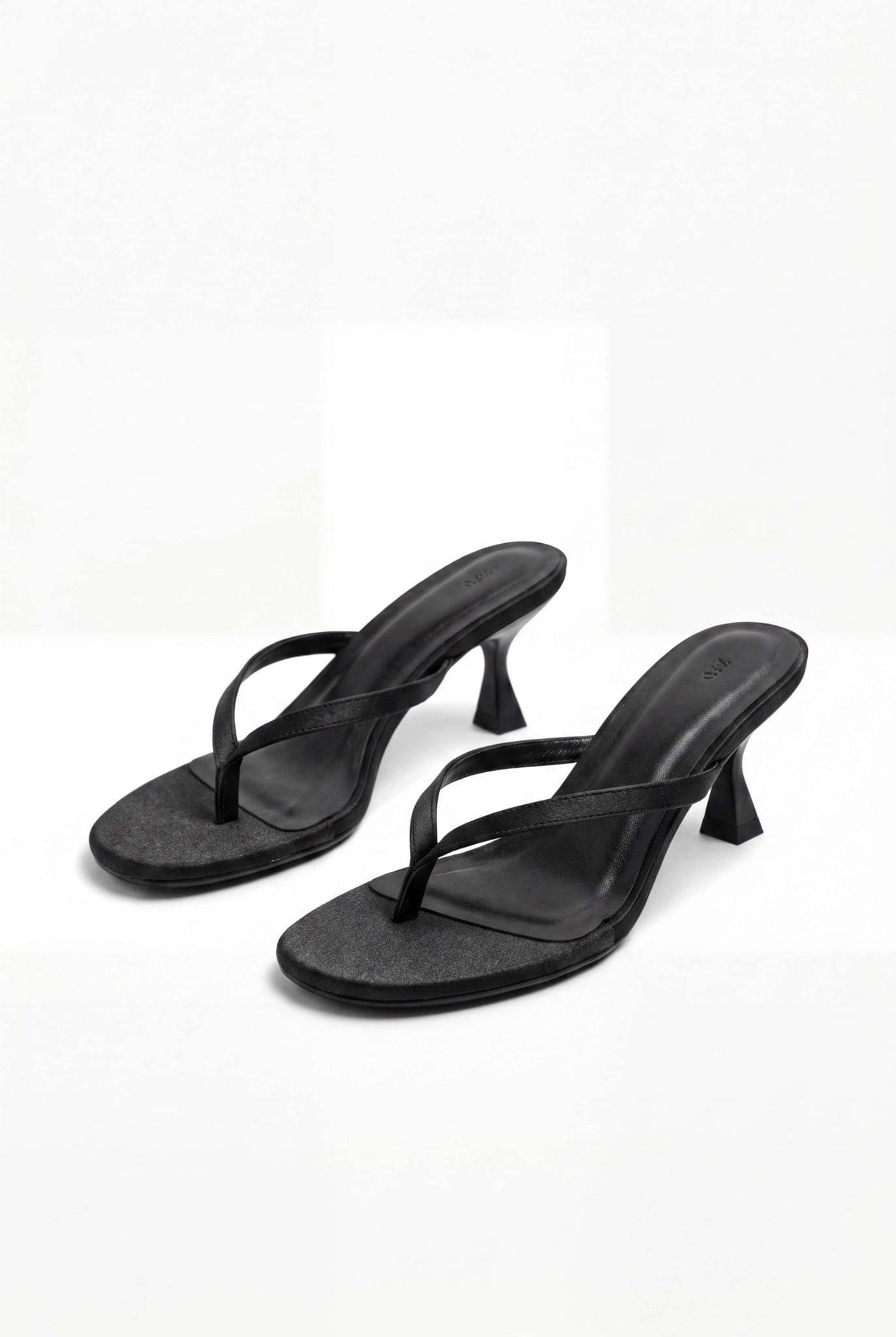 Giày cao gót xỏ ngón Black Slim Low Slip On Heels