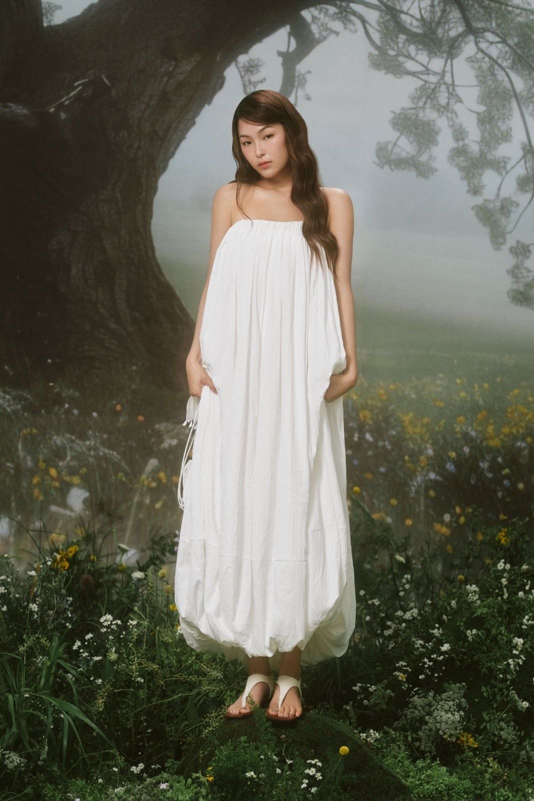 Váy tiệc cúp ngực White Pleated Peplum Cup Midi Dress