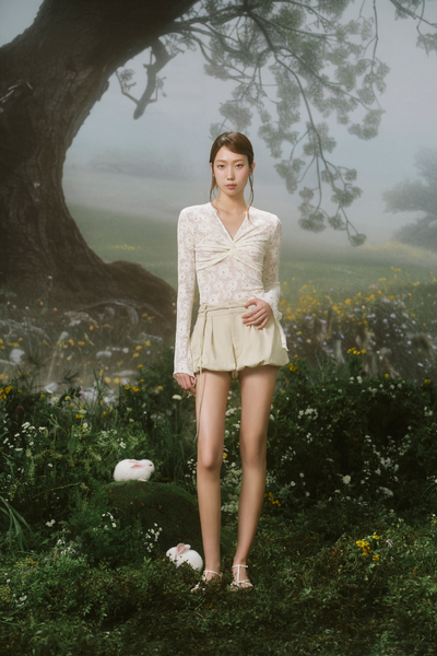  Quần Beige Kaki High Waisted Belted Puff Shorts 