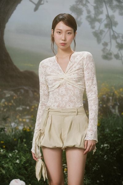  Áo Cream Fleur Lace Front Twist Long Sleeves Top 