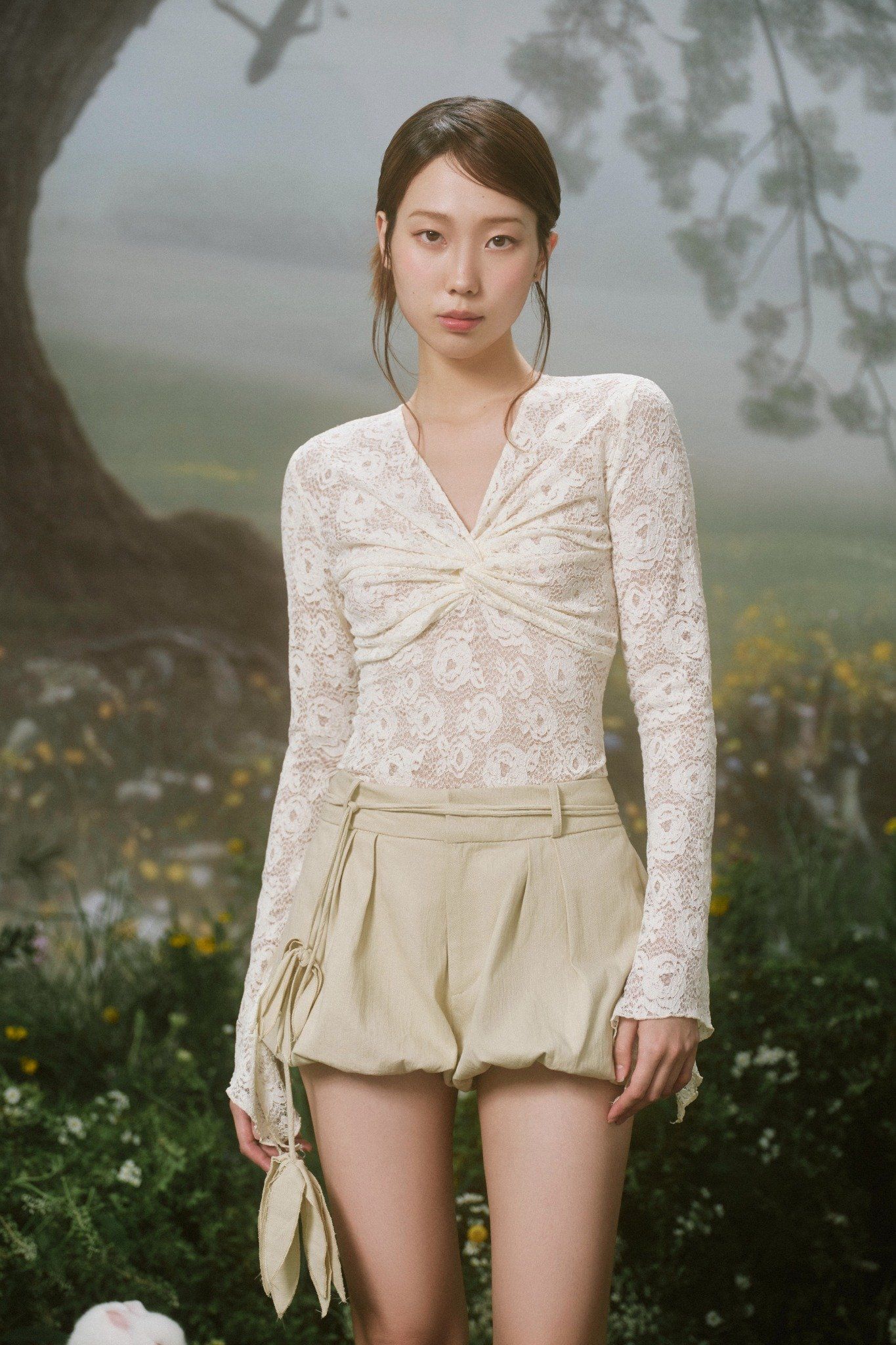 Áo Cream Fleur Lace Front Twist Long Sleeves Top