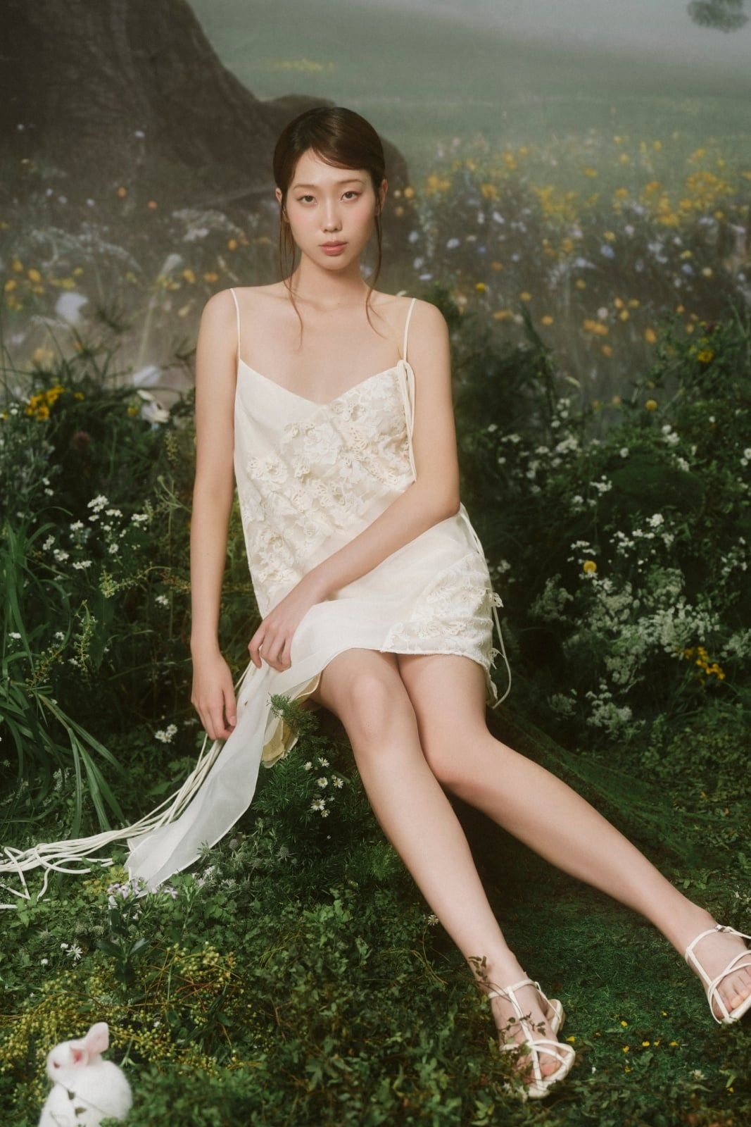 Đầm đi tiệc 2 dây dáng suông Cream Butterfly Strappy Dress