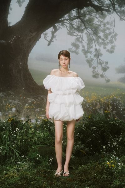  Váy trễ vai White Ruffled Puff Mini Dress 