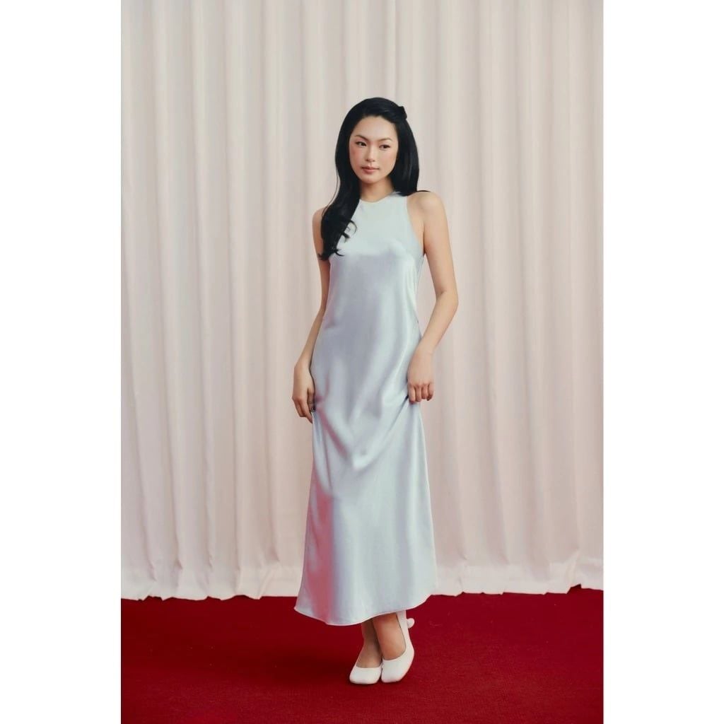 Đầm lụa cổ yếm Silky Halter Dress	nhiều màu