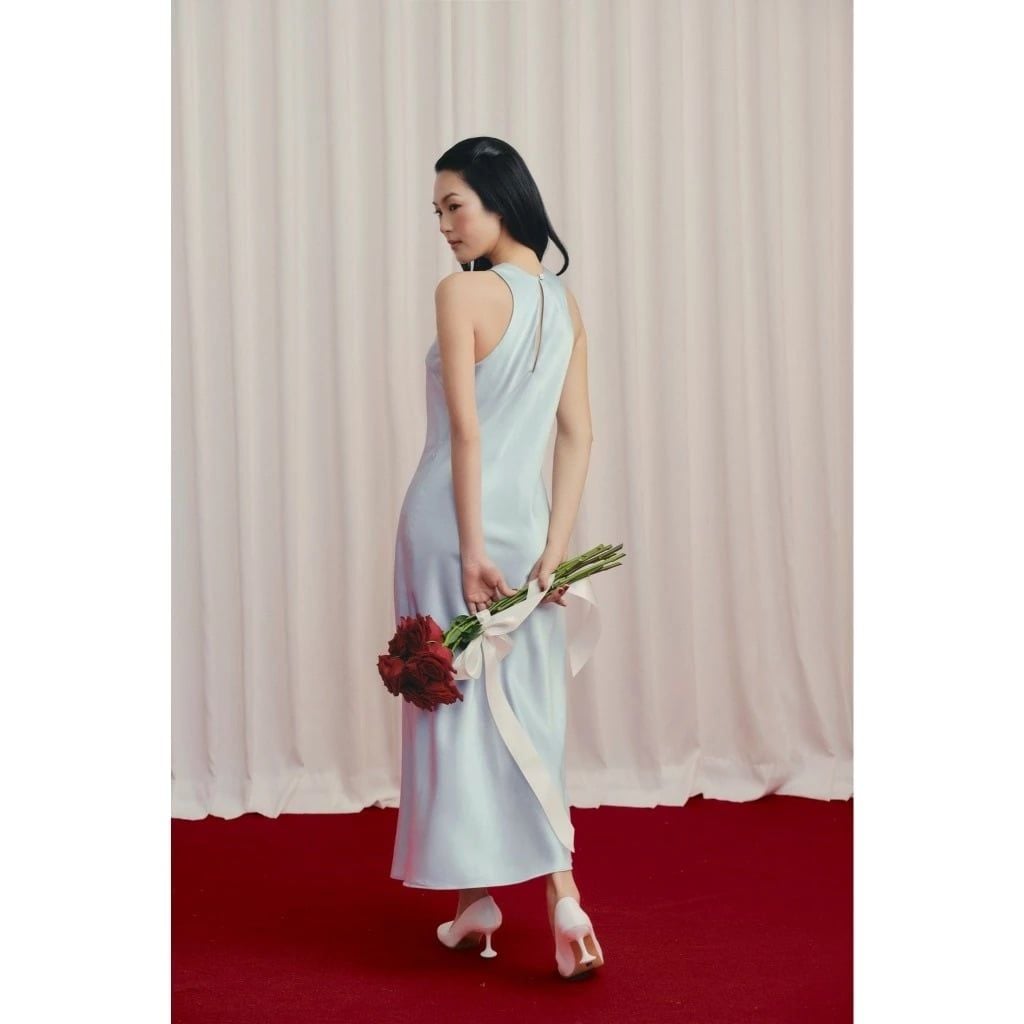 Đầm lụa cổ yếm Silky Halter Dress	nhiều màu