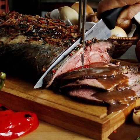  Slow-roasted New Zealand beef ribeye, 1.2 kg, Phu Quoc pepper sauce 