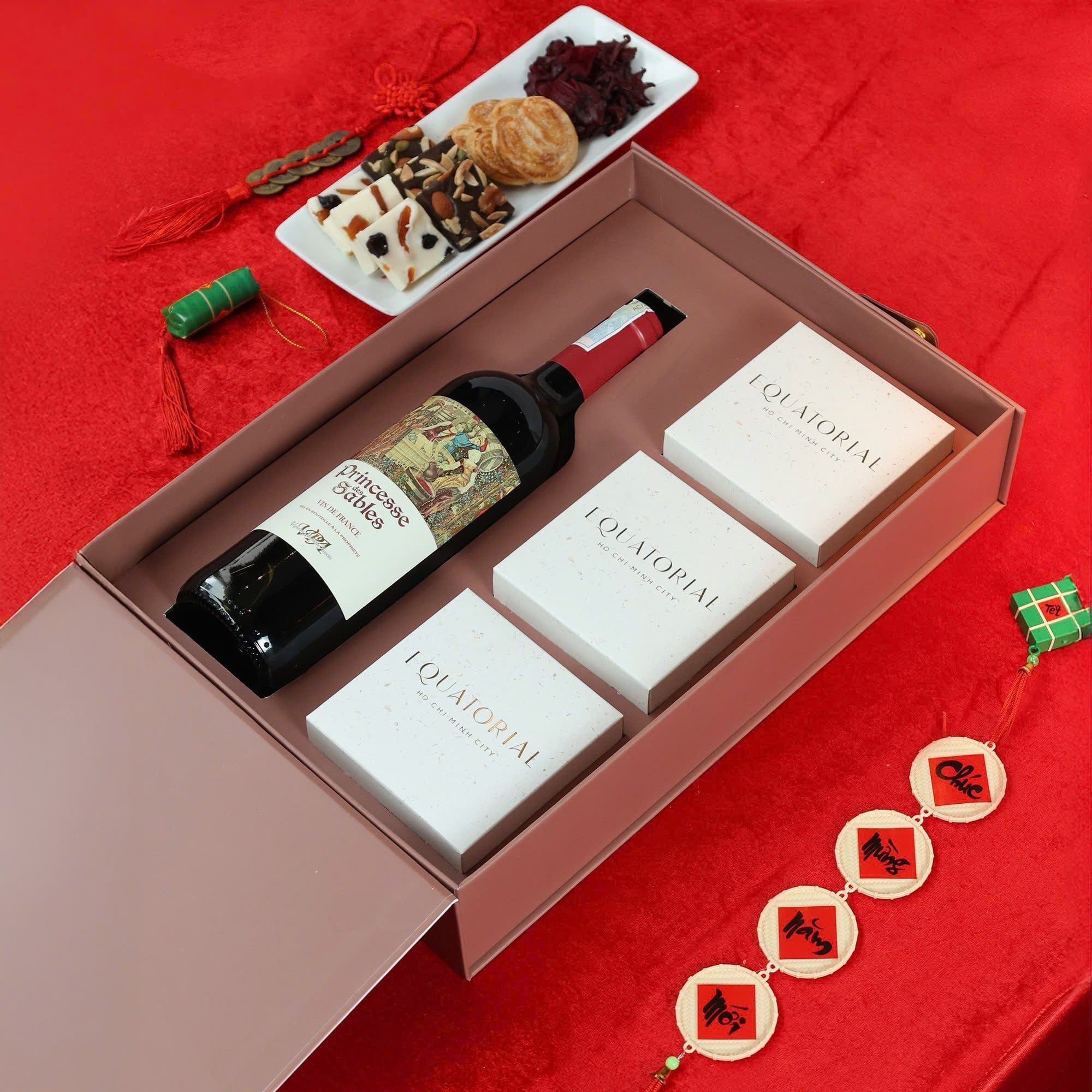 Hộp quà tiêu chuẩn: 880,000 VNĐ/nett/hộp