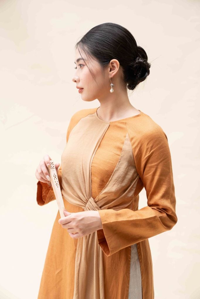 Áo dài đan vạt - Vàng bò