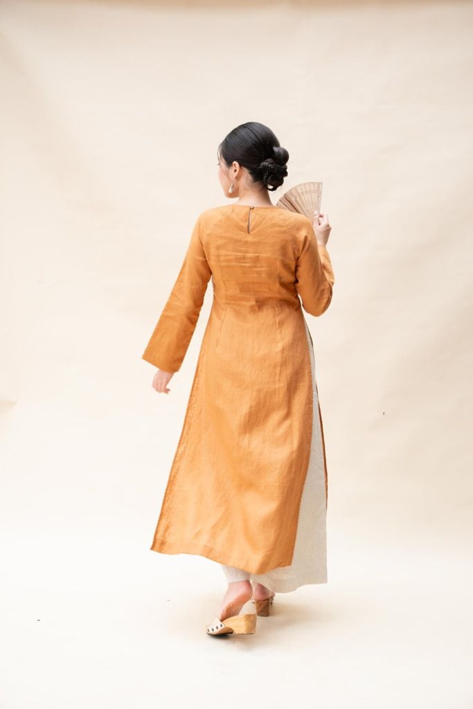 Áo dài đan vạt - Vàng bò
