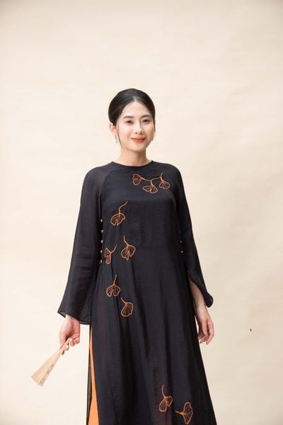 Áo dài 6 tà Đen
