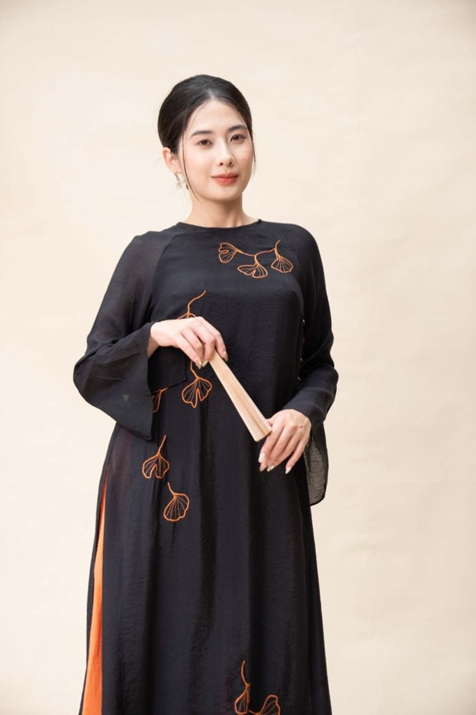 Áo dài 6 tà Đen