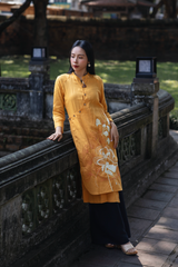 Áo dài Latu thêu (cô gái ginkgo) -  Vàng