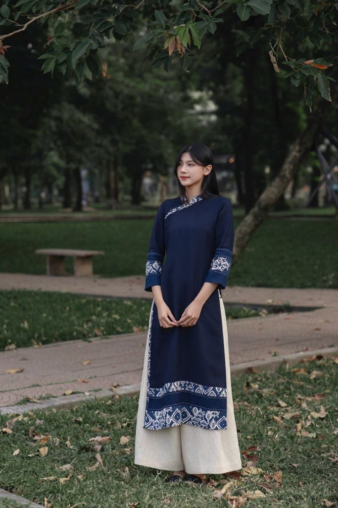 Áo dài xẻ cổ lệch CAGO - Navy