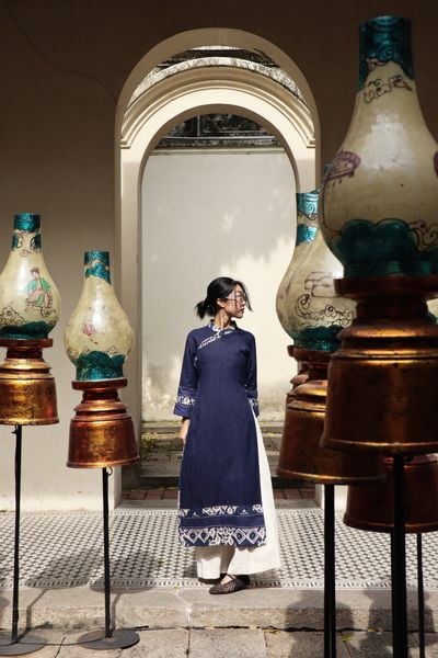 Áo dài xẻ cổ lệch CAGO - Navy