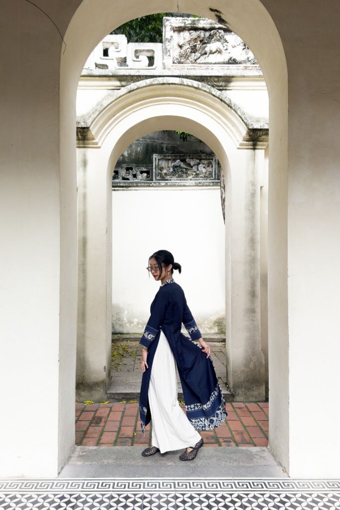 Áo dài xẻ cổ lệch CAGO - Navy