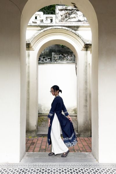 Áo dài xẻ cổ lệch CAGO - Navy