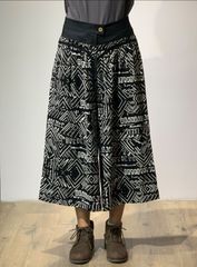 Quần lửng cạp nhún - Đen