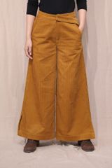 Quần nhung ống rộng nẹp chéo