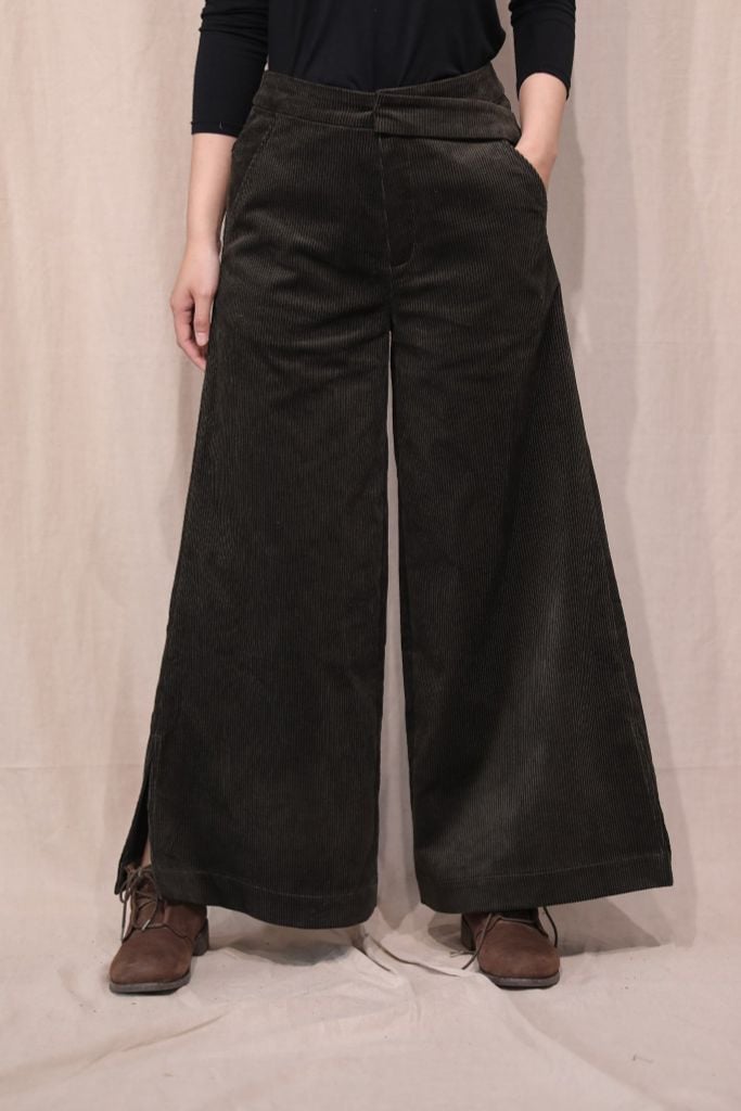 Quần nhung ống rộng nẹp chéo