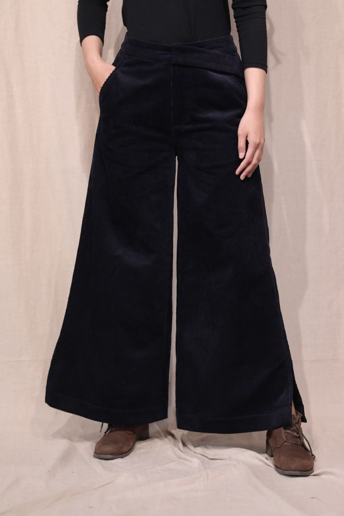 Quần nhung ống rộng nẹp chéo