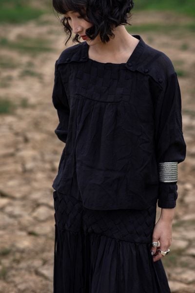 Áo cổ vuông đan nong - Đen - F