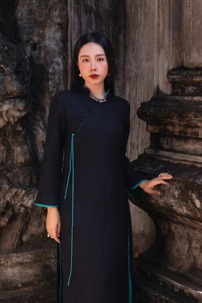 Áo dài linen TOLA - Đen