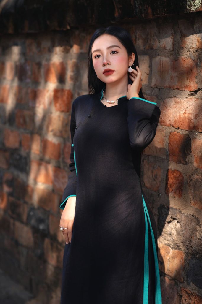 Áo dài linen TOLA - Đen