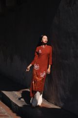 Áo dài Sole thêu hoa sen - Đỏ