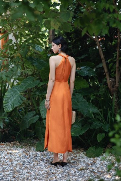 Váy Maxi cổ xoắn Cam