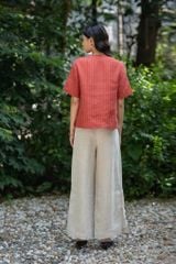 Áo cổ tam giác - Kẻ đỏ - F