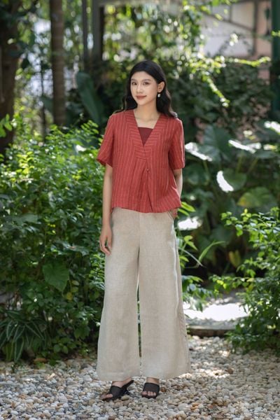 Áo cổ tam giác - Kẻ đỏ - F