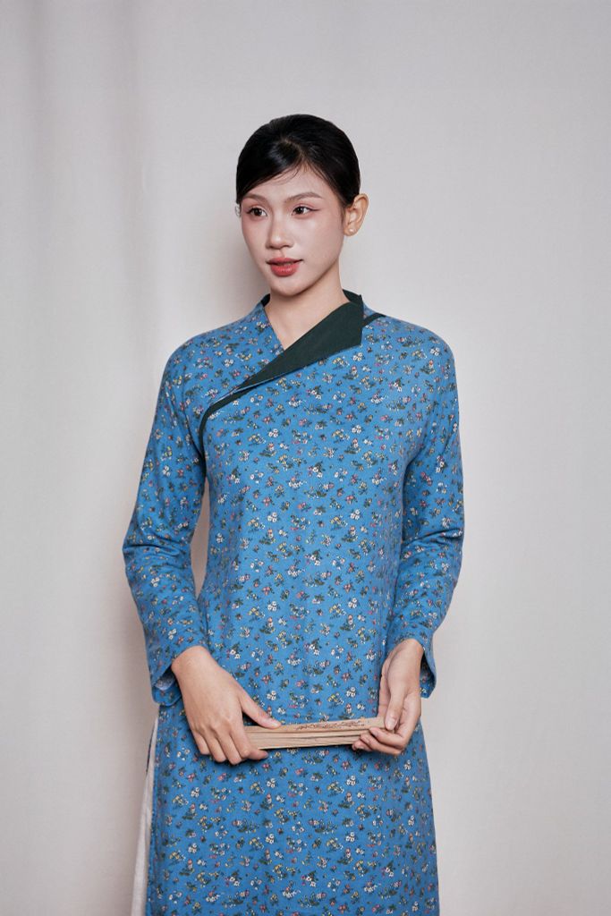 Áo dài cổ leo lệch - Hoa nhí xanh