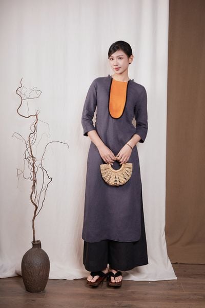 Áo dài dây cổ kiềng - Ghi