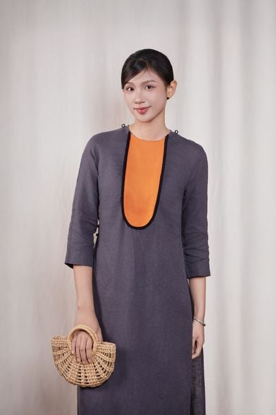 Áo dài dây cổ kiềng - Ghi