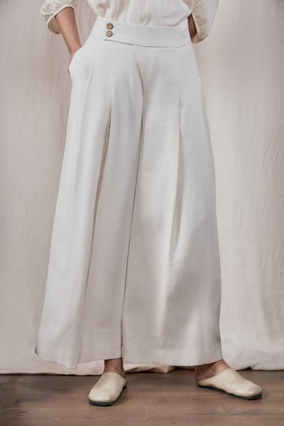 Quần ống rộng moi chéo