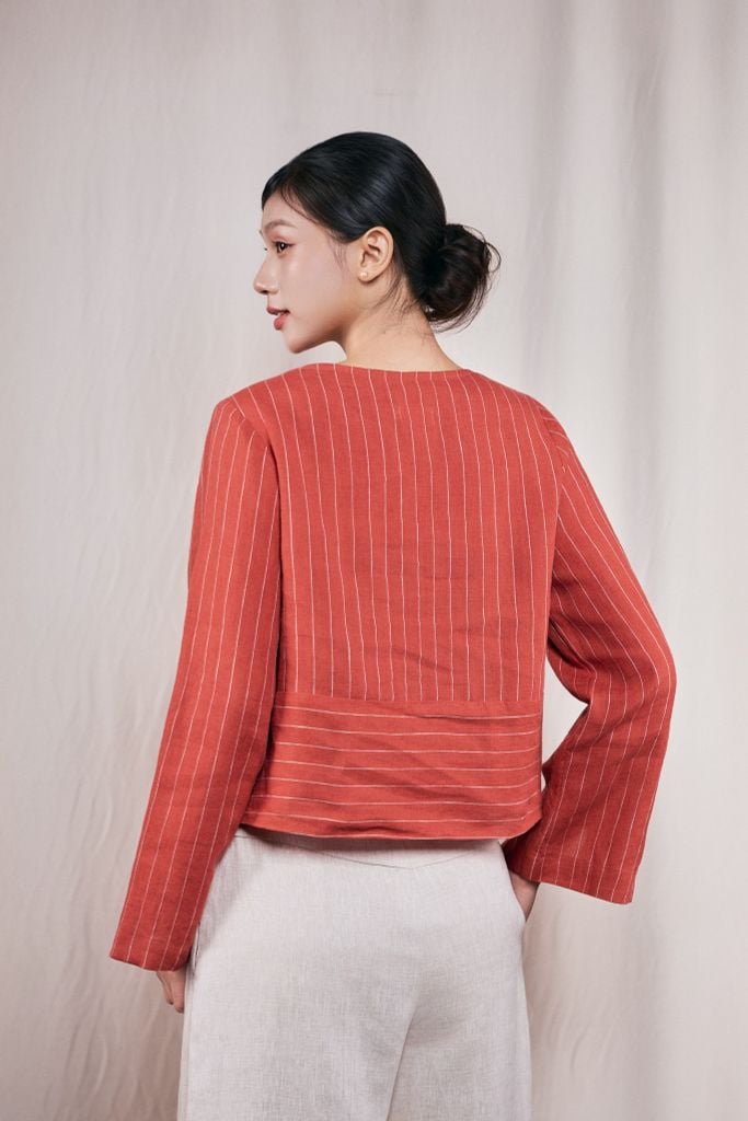 Áo nơ bên - Kẻ đỏ