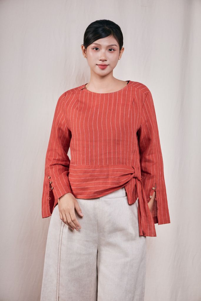 Áo nơ bên - Kẻ đỏ