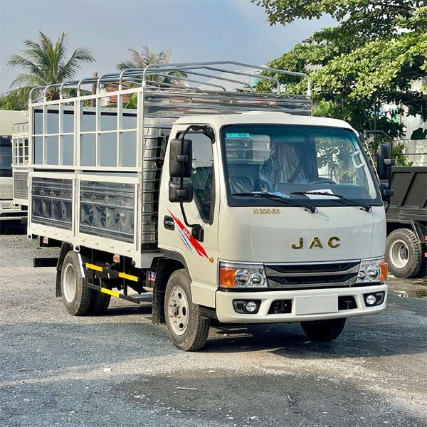 Xe Tải JAC 2T4 H250 E5 Thùng dài 3.8M