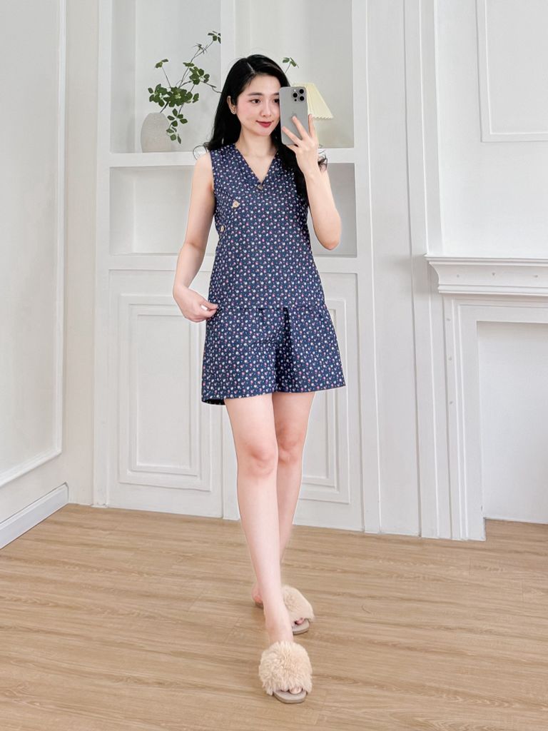 Đồ bộ đùi thiết kế nút chéo hoa hồng nhỏ