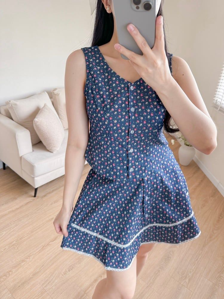 Sét bộ váy ghi lê hoa hồng nhỏ 2609