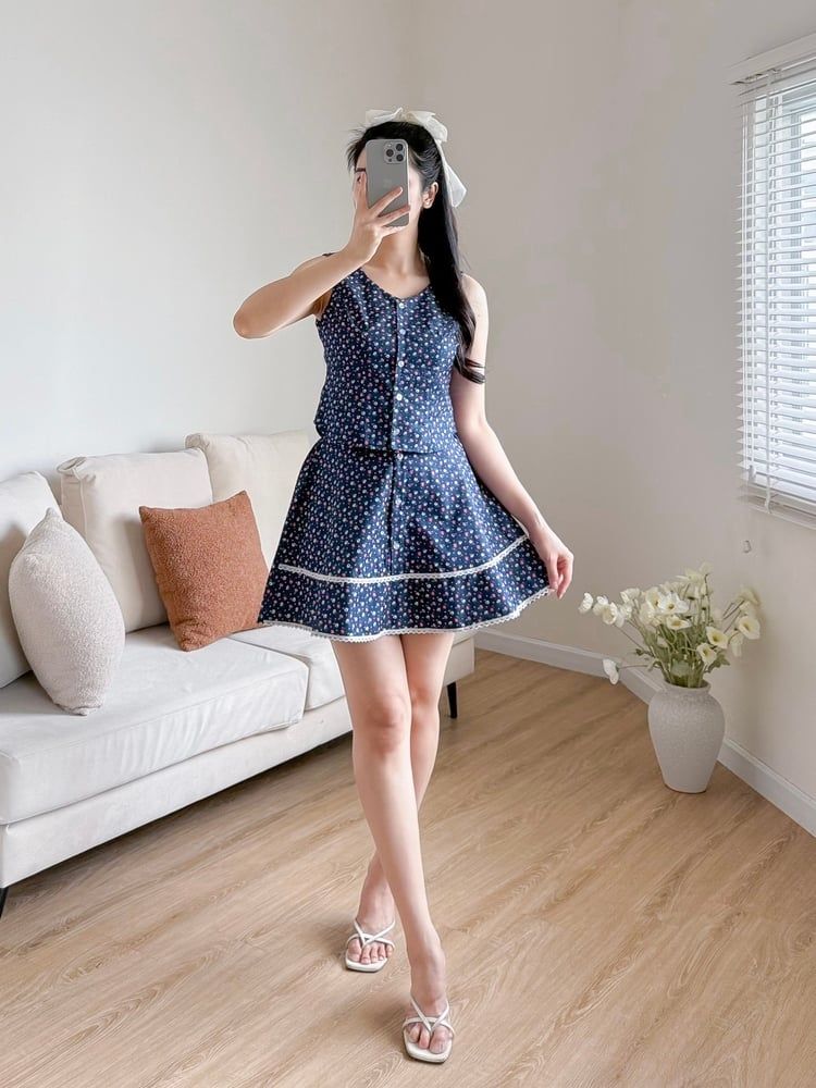 Sét bộ váy ghi lê hoa hồng nhỏ 2609