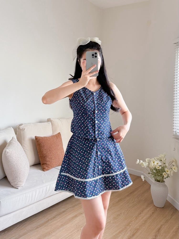 Sét bộ váy ghi lê hoa hồng nhỏ 2609