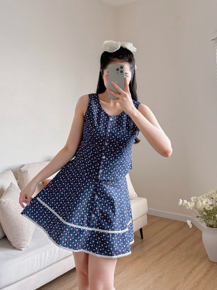 Sét bộ váy ghi lê hoa hồng nhỏ 2609