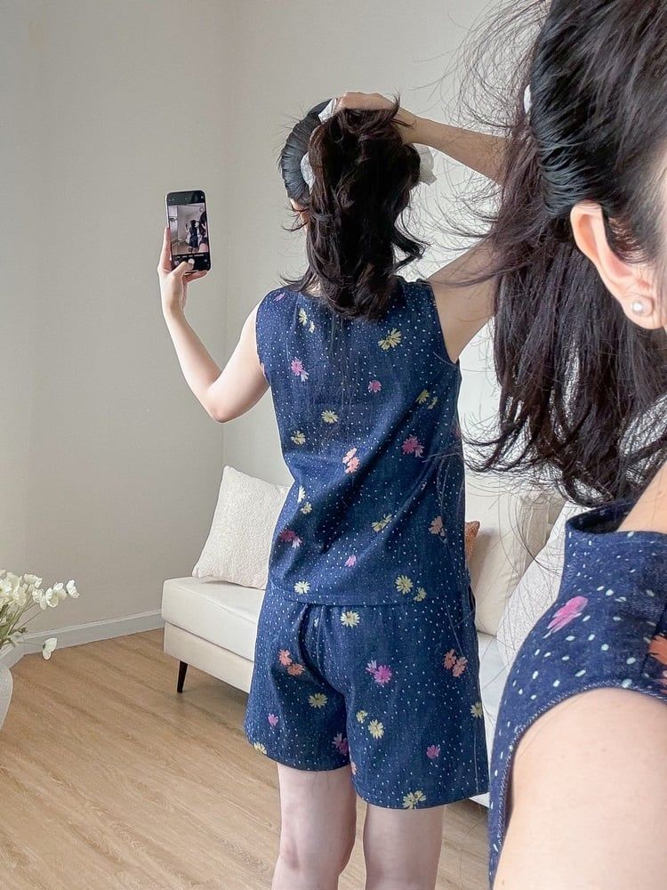 Đồ bộ đùi thiết kế nút chéo hoa đồng tiền