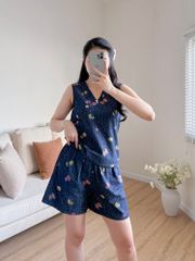 Đồ bộ đùi thiết kế nút chéo hoa đồng tiền