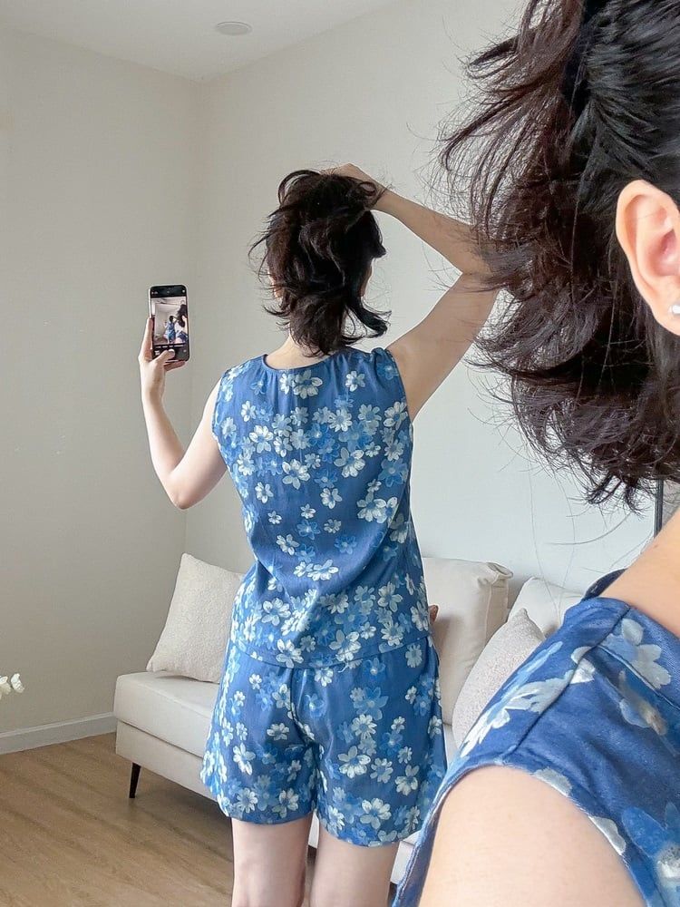 Đồ bộ đùi thiết kế nút chéo hoa tầm xuân